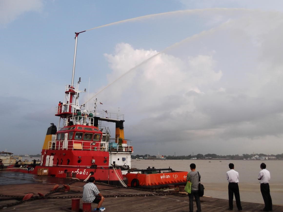 海上消防炮液壓升降系統